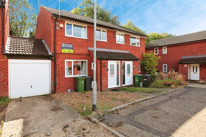 3 Bedroom Semi-Detached House For Sale In Hedgelands, Peterborough, PE4