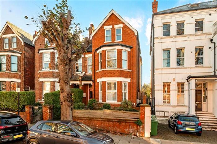 3 Bedroom Flat For Sale In Minster Road, Cricklewood, NW2