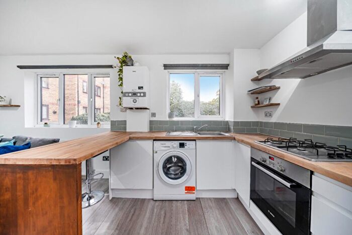 1 Bedroom Flat To Rent In Connell Court, Myers Lane, London, Greater London, SE14