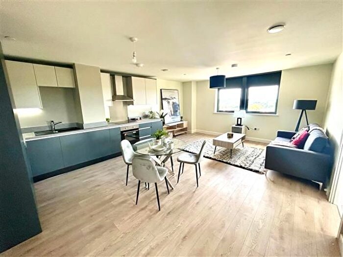 3 Bedroom Flat To Rent In Birmingham Road, West Bromwich, B70