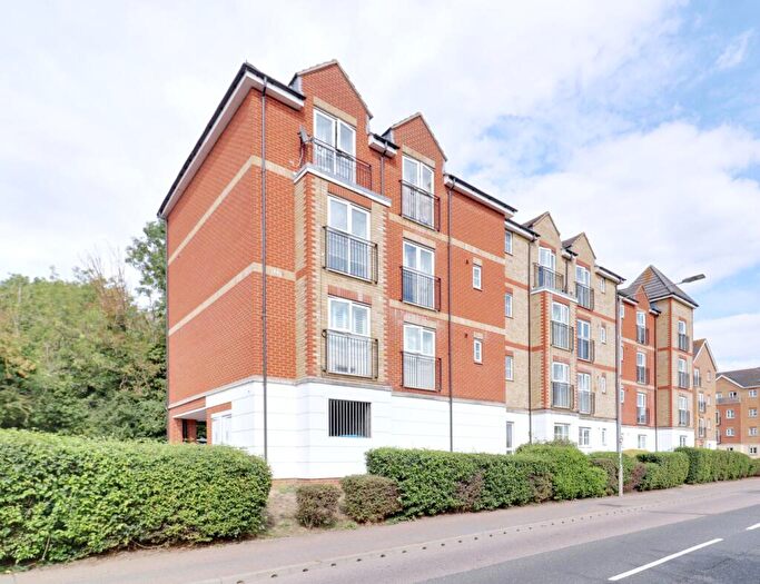 2 Bedroom Flat For Sale In Kendal, Purfleet-on-Thames, RM19