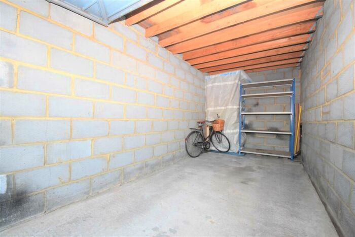 1 Bedroom Garage / Parking To Rent In Clive Road Belvedere, DA17