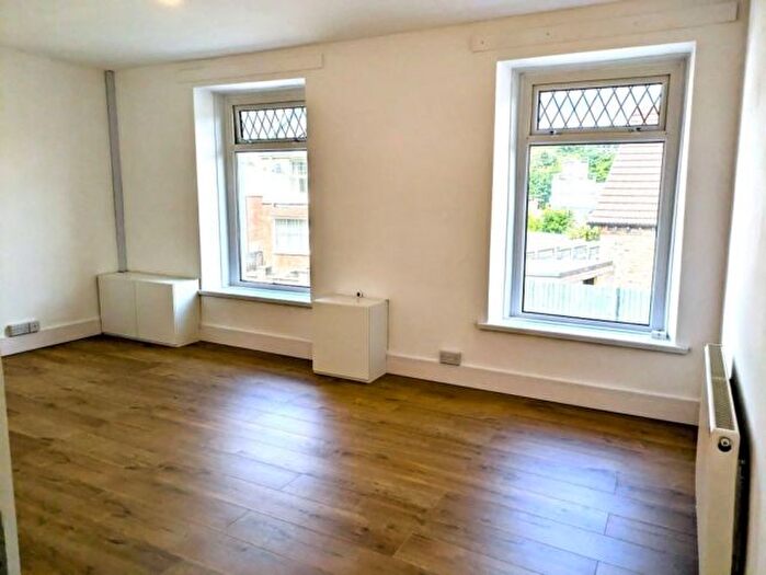 2 Bedroom Flat To Rent In Luton Terrace, Llanelli, SA15
