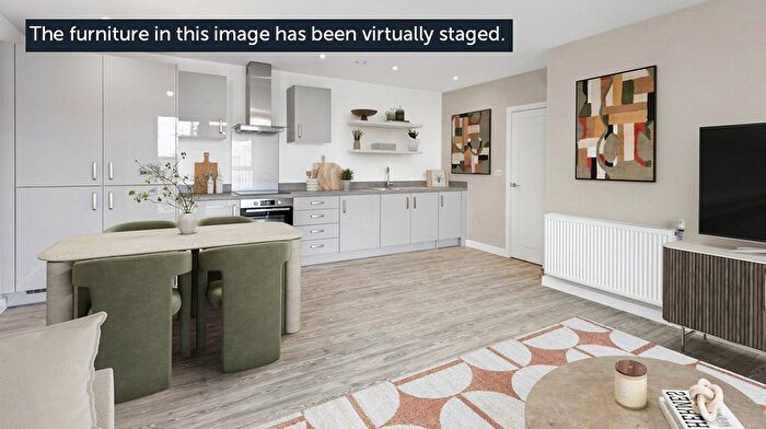 2 Bedroom Flat For Sale In St. Cloud Way, Maidenhead, Berkshire, SL6