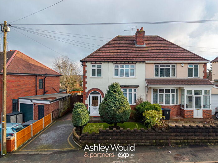 3 Bedroom Semi Detached House For Sale In The Parade, Dudley, DY1