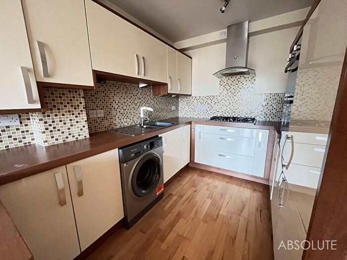 2 Bedroom Flat To Rent In Winner Street, Dove Court, TQ3