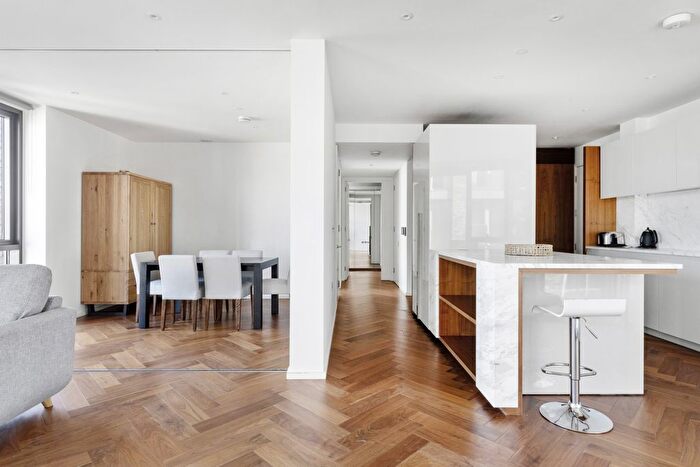 3 Bedroom Flat To Rent In Ambassador Building, New Union Square, SW11