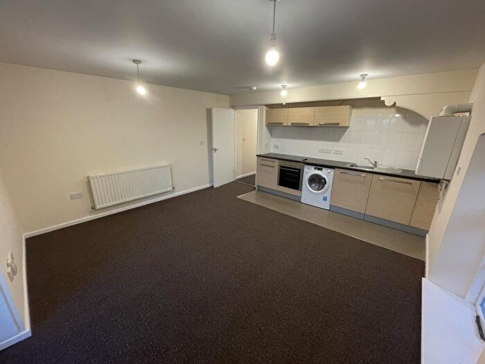1 Bedroom Flat To Rent In Cradley Road, Dudley, West Midlands, DY2