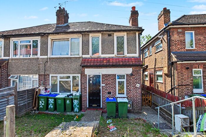 2 Bedroom Flat For Sale In Holly Hill Road, Erith, DA8