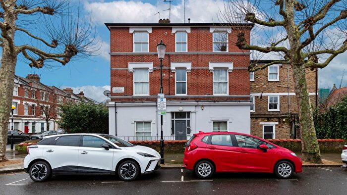 1 Bedroom Flat For Sale In St. Helens Gardens, London, W10