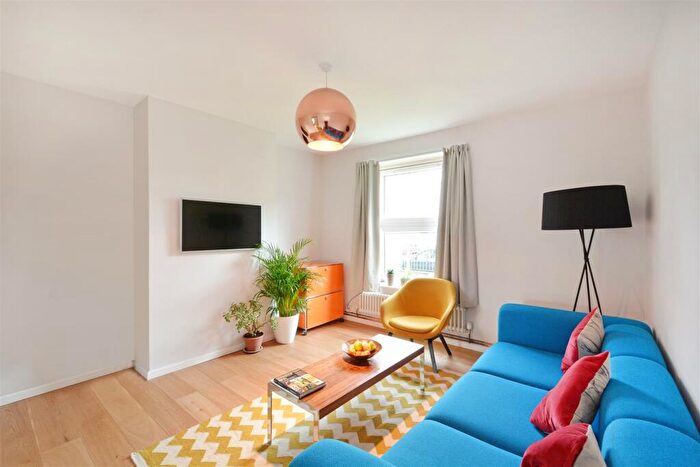 3 Bedroom Flat To Rent In Bishops Way, London, E2