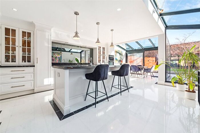 4 Bedroom Terraced House For Sale In Taybridge Road, SW11