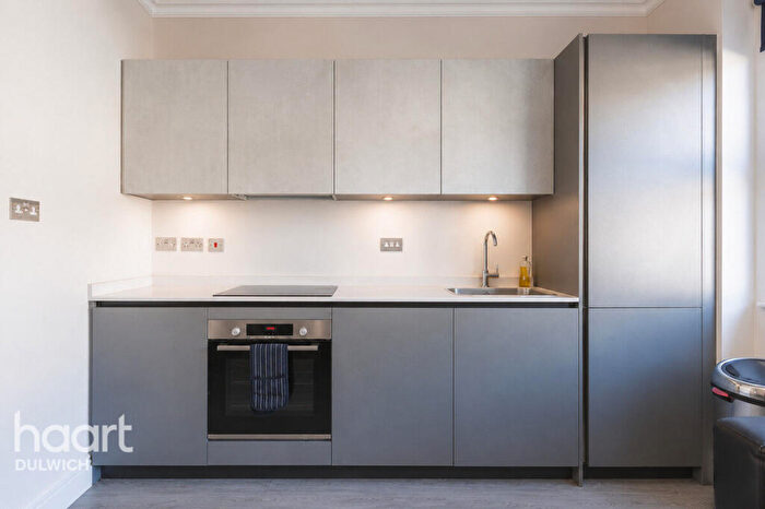 1 Bedroom Flat For Sale In Lordship Lane, London, SE22