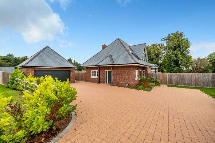 4 Bedroom Detached House To Rent In Wellingtonia, Crookham Common, RG19