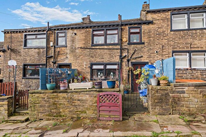2 Bedroom Terraced House For Sale In Back Field, Thornton, Bradford, BD13