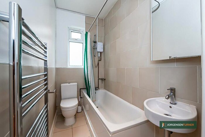 1 Bedroom Flat To Rent In * Heating Included* Mapesbury Road, London, NW2