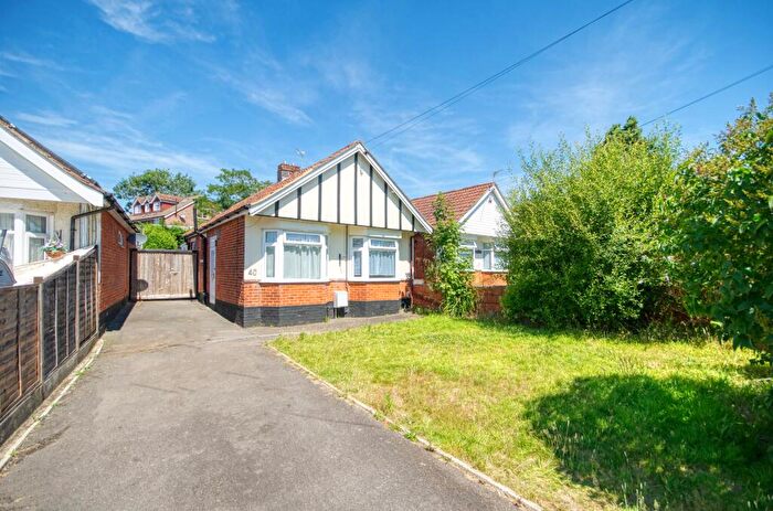 2 Bedroom Detached Bungalow For Sale In Avon Road, Southampton, SO18
