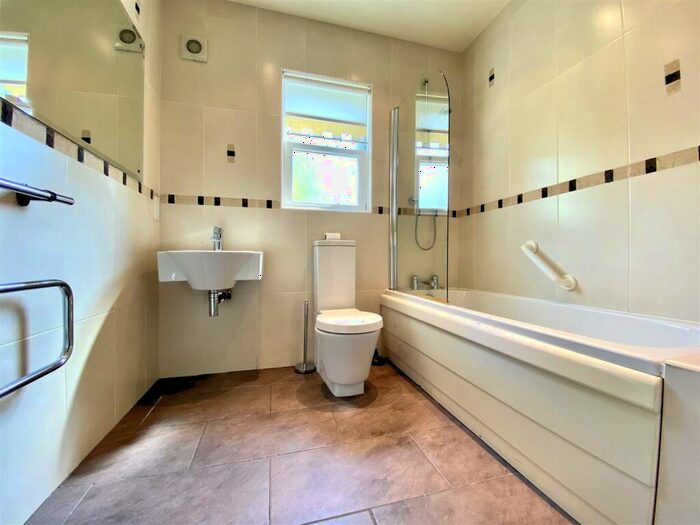 2 Bedroom Flat For Sale In Church Tower View, Huddersfield, HD3