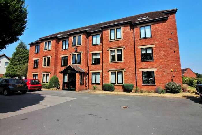 2 Bedroom Flat To Rent In Priory Road, Kenilworth, Warwickshire, CV8