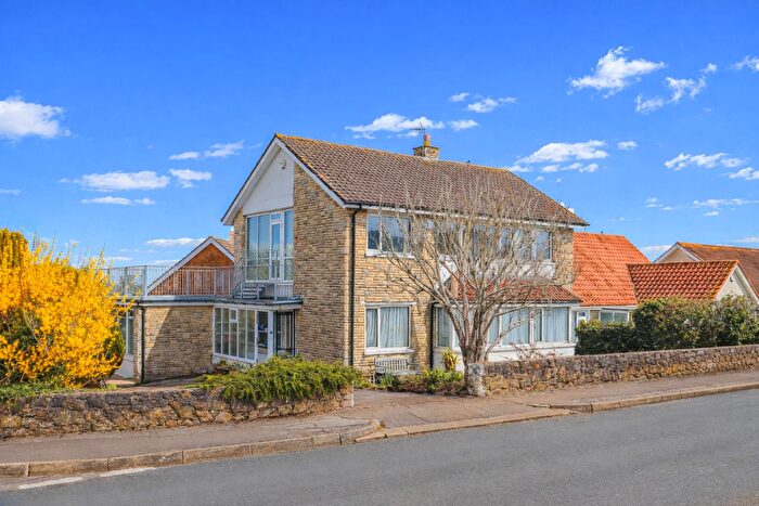 3 Bedroom Detached House For Sale In Min-Y-Mor, Barry, CF62