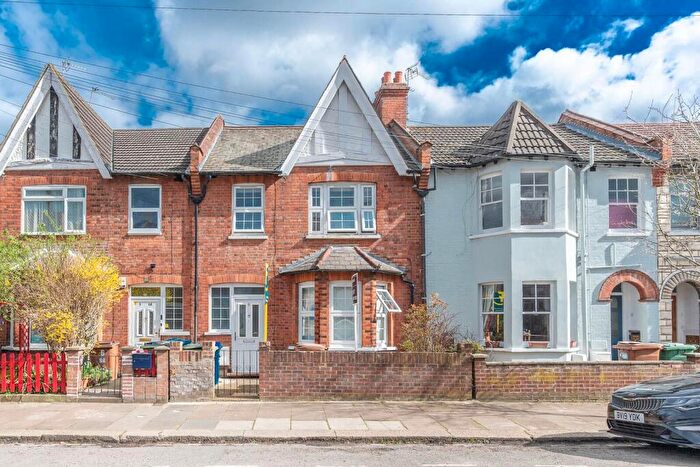 2 Bedroom Flat For Sale In Rosslyn Crescent, Harrow On The Hill, Harrow, HA1