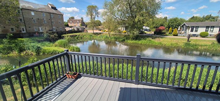 2 Bedroom Mobile/park Home For Sale In Yarwell Mill, Yarwell, Peterborough, PE8
