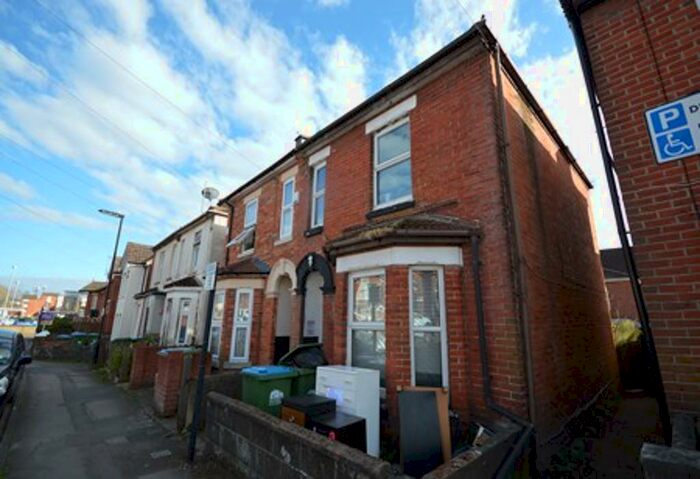 3 Bedroom Terraced House To Rent In Sydney Road, Southampton - Pets Considered, SO15
