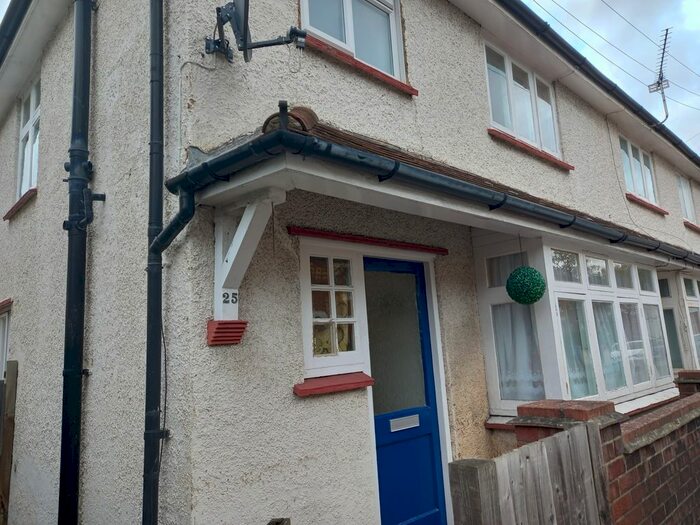 3 Bedroom Detached House To Rent In Union Street, Farnborough, GU14