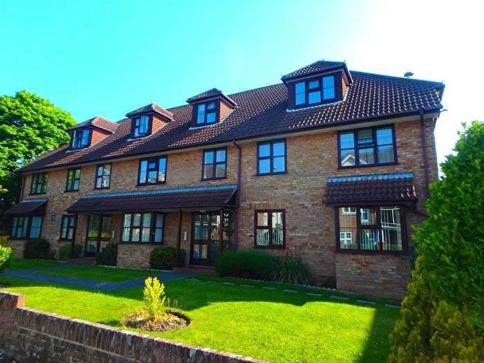 2 Bedroom Flat To Rent In Whitefield Lodge, Whitefield Road, New Milton, BH25