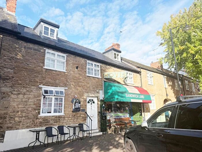 3 Bedroom Maisonette To Rent In High Street, Olney, MK46