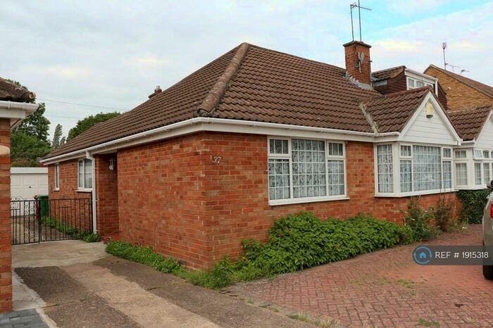2 Bedroom Bungalow To Rent In Alderbury Road, Langley, SL3