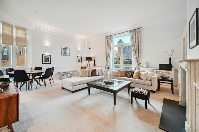 2 Bedroom Flat To Rent In Cadogan Square, London, SW1X