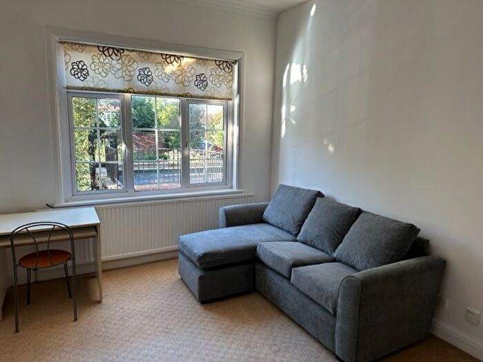 1 Bedroom Flat To Rent In Woodstock Road, London, NW11