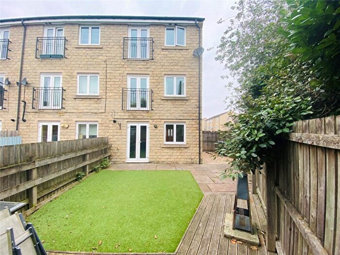 4 Bedroom End Of Terrace House For Sale In Birkhead Close, Kirkburton, Huddersfield, West Yorkshire, HD8