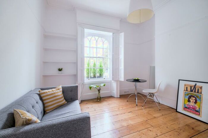 1 Bedroom Flat To Rent In Canonbury Square London, N1