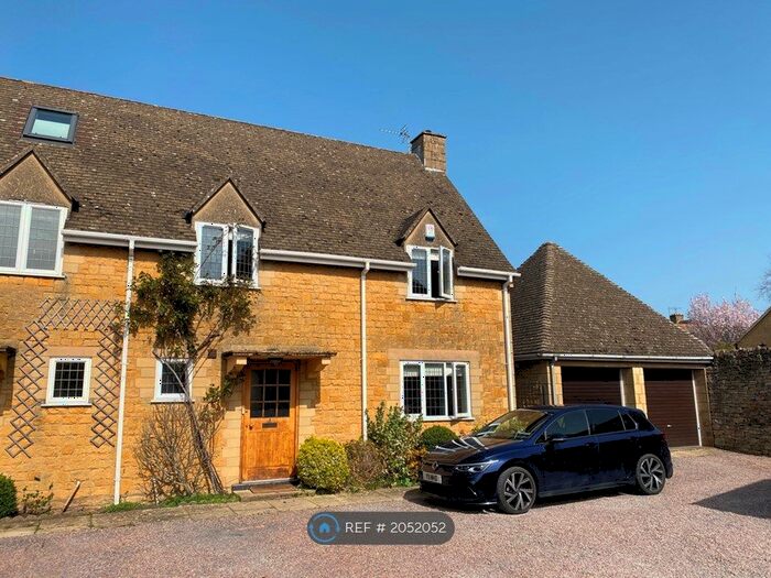 3 Bedroom Semi-Detached House To Rent In Yewtree Court, Broadway, WR12