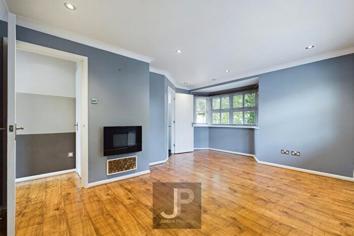 2 Bedroom Flat To Rent In Blackthorn Court, Langdon Hills, Basildon, SS16