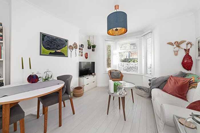 1 Bedroom Flat For Sale In Mosslea Road, Penge, London, SE20