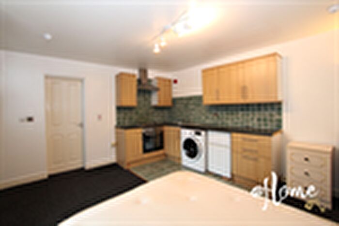 Studio To Rent In Park Crescent, Bradford, BD3