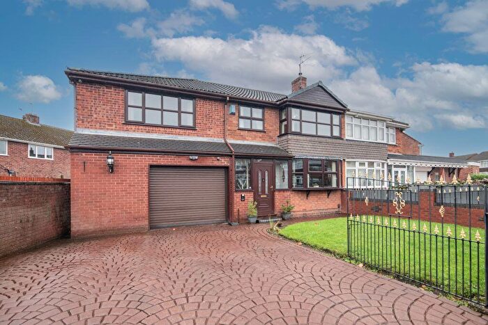 3 Bedroom Semi Detached House For Sale In Elizabeth Walk, Tipton, DY4