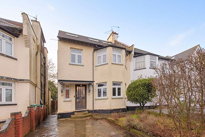 5 Bedroom Property For Sale In Hilton Avenue, North Finchley, London, N12