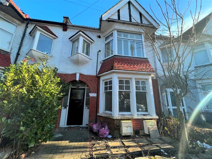 1 Bedroom Flat To Rent In Westbourne Grove, Westcliff-On-Sea, SS0