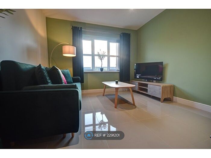2 Bedroom Flat To Rent In Chapman House, Manchester, M18