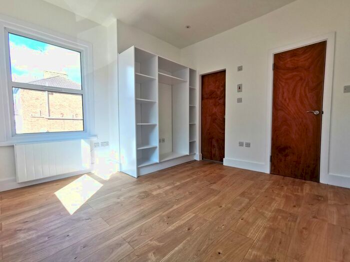 1 Bedroom Studio To Rent In Ballards Lane, London, N3