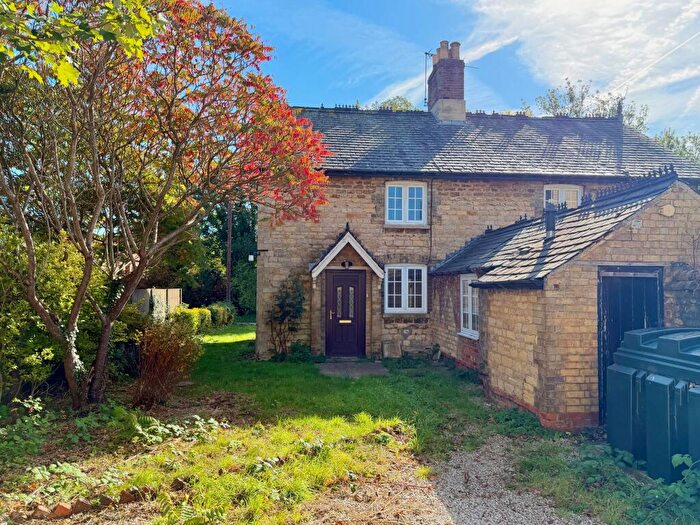 2 Bedroom Semi-Detached House For Sale In Main Road, Leadenham, LN5