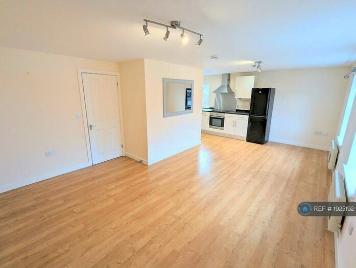 2 Bedroom Flat To Rent In Dellsome Lane, Welham Green, AL9
