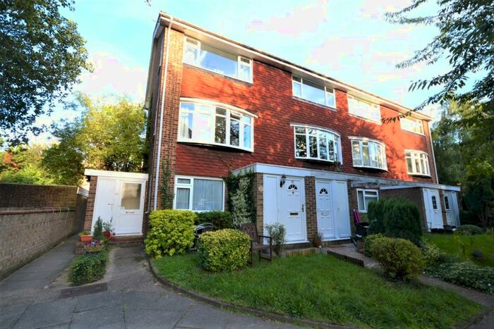 2 Bedroom Maisonette To Rent In Clareville Road Orpington, BR5