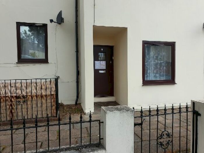 2 Bedroom Flat To Rent In Albert Square, London, E15