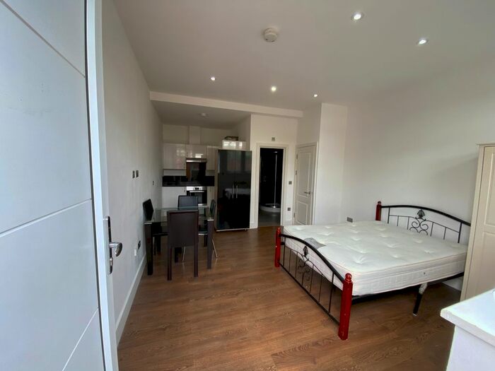 Studio To Rent In London Road, North Cheam, SM3