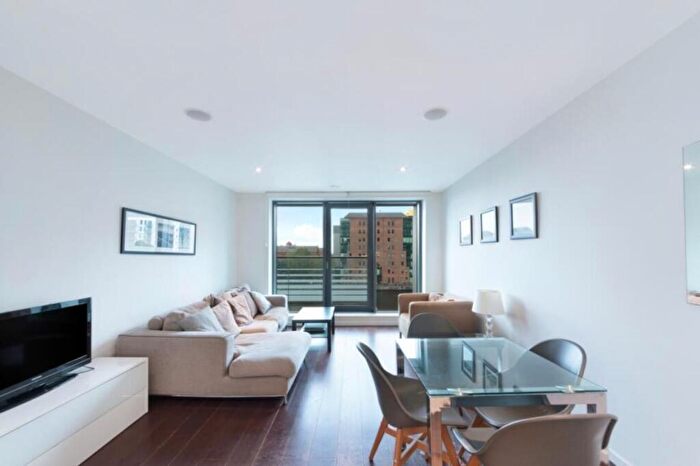 2 Bedroom Apartment To Rent In Oakland Quay, Canary Wharf, London, E14